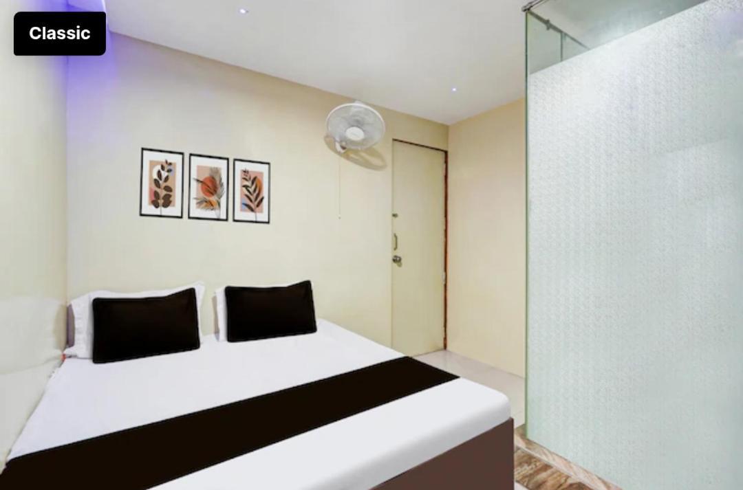 Selfie Rooms Surat Luaran gambar