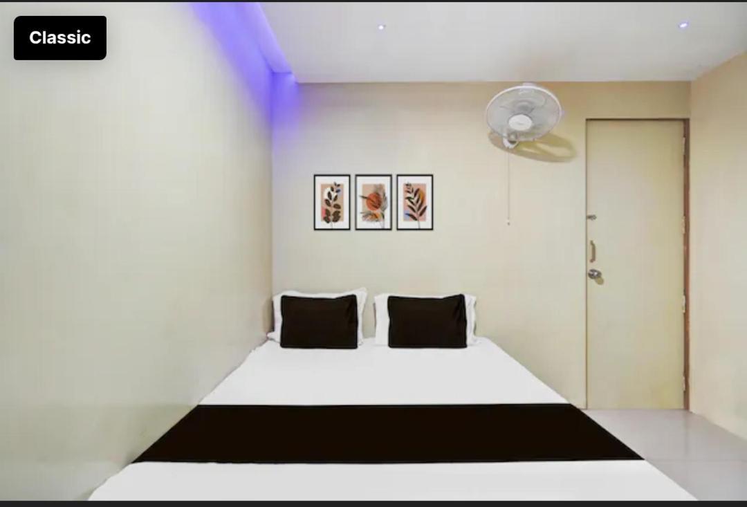 Selfie Rooms Surat Luaran gambar